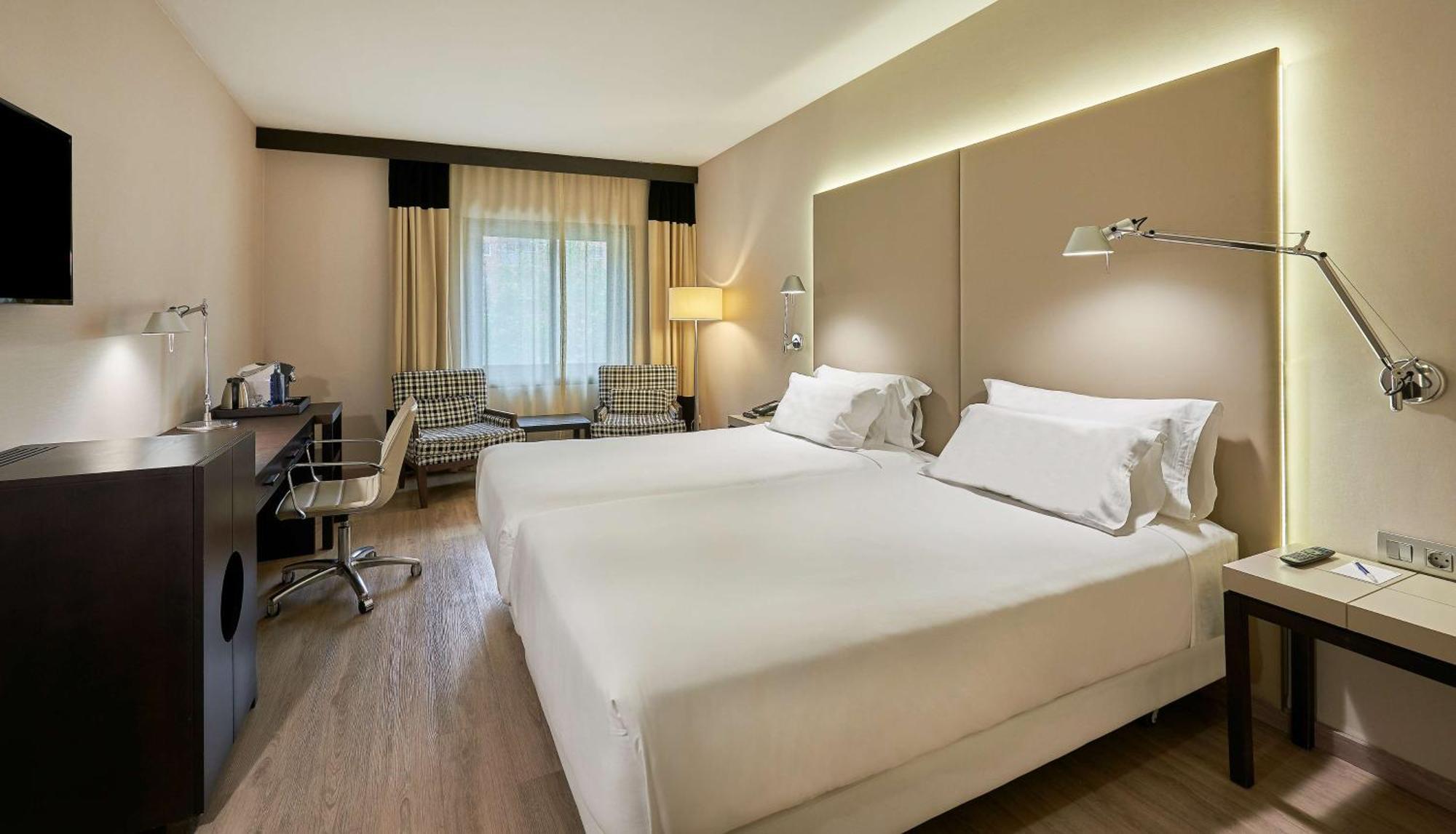 Nh Lleida Pirineos Hotel Exterior photo